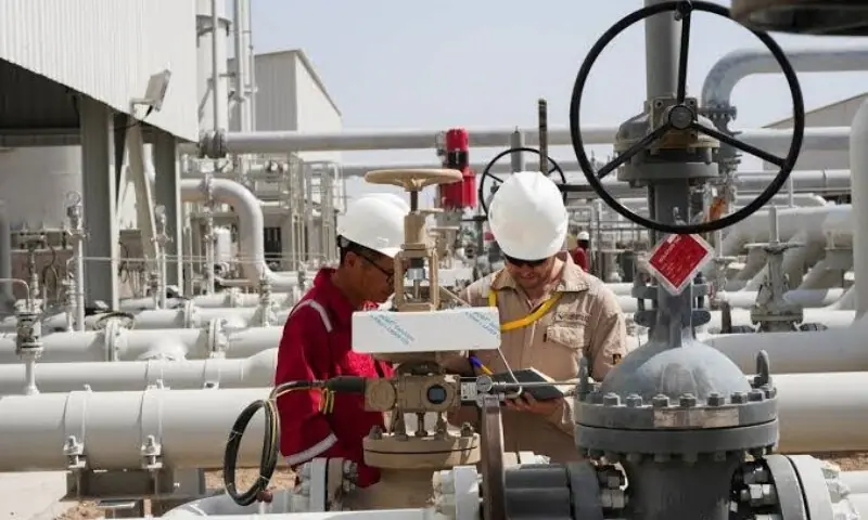 Workers work at Majnoon oil field near Basra, Iraq, May 12, 2023. &mdash;Reuters/File