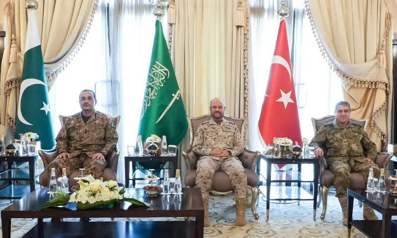 This handout photograph taken and released by the Turkish Defence Ministry on September 25, 2026, shows Turkey's Chief of General Staff Selcuk Bayraktaroglu (R), Marshal Syed Asim Munir (L), Commander of the Pakistan Defence Forces and the Army, and General Fayyadh Bin Hamed Al-Ruwaili (C), Chief of the General Staff of Saudi Arabia, posing during a meeting. &mdash; AFP