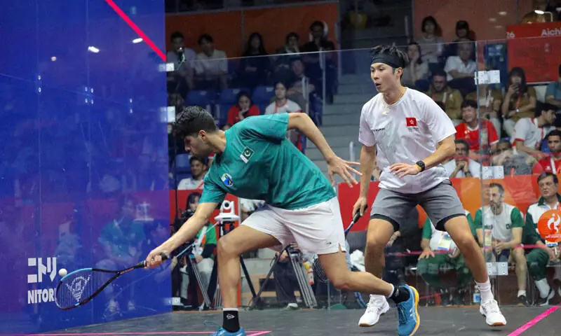 NAGOYA: Pakistan’s Noor Zaman in action during the Asian Games squash quarter-final against Chi Hin Henry Leung of Hong Kong at the Nagoya Kinjo Futo Arena on Friday.—Courtesy POA NAGOYA: Pakistan’s Noor Zaman in action during the Asian Games squash quarter-final against Chi Hin Henry Leung of Hong Kong at the Nagoya Kinjo Futo Arena on Friday.—Courtesy POA