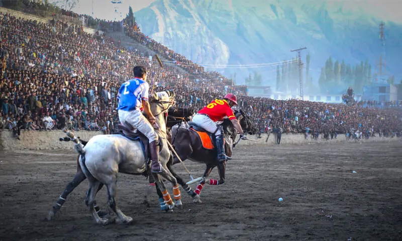 THE Skardu Green and Chitral-Booni HQ teams are seen in action, both fighting to score a goal during their semi-final match in the polo tournament.—Dawn THE Skardu Green and Chitral-Booni HQ teams are seen in action, both fighting to score a goal during their semi-final match in the polo tournament.—Dawn