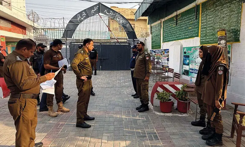 Bahawalpur DPO Rana Abdul Wahab reviews security arrangements at a polling station during the by-election.&mdash;APP