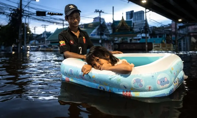A man pulls a girl in an inflatable boat through floodwaters in the Bang Kapi district of Bangkok on September 28, 2026. —AFP A man pulls a girl in an inflatable boat through floodwaters in the Bang Kapi district of Bangkok on September 28, 2026. —AFP