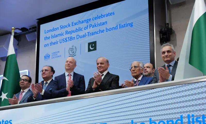 LONDON: Flanked by London Stock Exchange CEO David Schwimmer and members of the federal cabinet, PM Shehbaz Sharif applauds during the unveiling ceremony for Pakistan’s $3bn dual-tranche bond listing.—Courtesy PM Office LONDON: Flanked by London Stock Exchange CEO David Schwimmer and members of the federal cabinet, PM Shehbaz Sharif applauds during the unveiling ceremony for Pakistan’s $3bn dual-tranche bond listing.—Courtesy PM Office