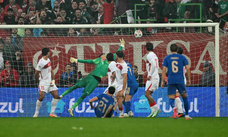 BURSA: Italy&rsquo;s Alessandro Bastoni (C, bottom) scores past Turkiye goalkeeper Altay Bayindir during their UEFA Nations League (League A, Group A1) match at the Bursa Ataturk Stadium.&mdash;AFP