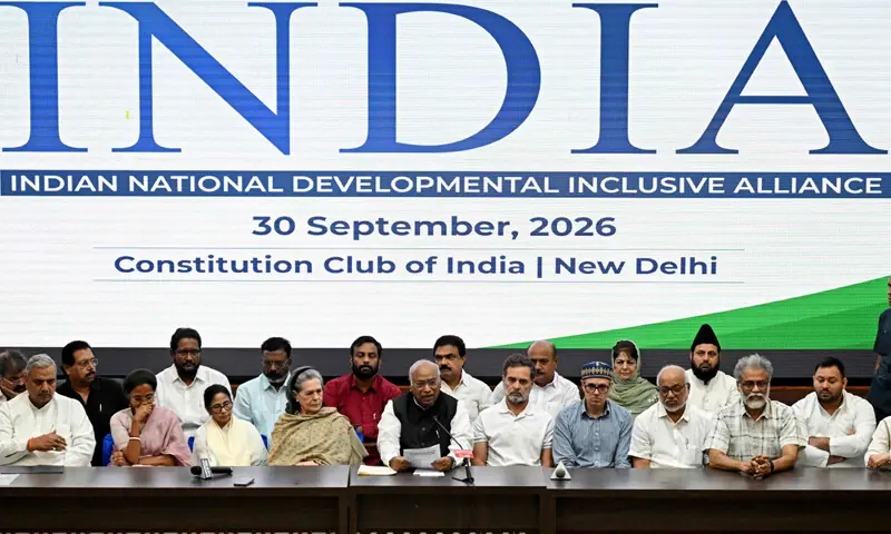 CONGRESS Party chief Mallikarjun Kharge (centre) speaks following a meeting of India&rsquo;s opposition alliance. Also seen are Congress leaders Rahul Gandhi and Sonia Gandhi, West Bengal&rsquo;s former chief minister Mamata Banerjee and Omar Abdullah, the chief minister of India-held Kashmir.&mdash;AFP