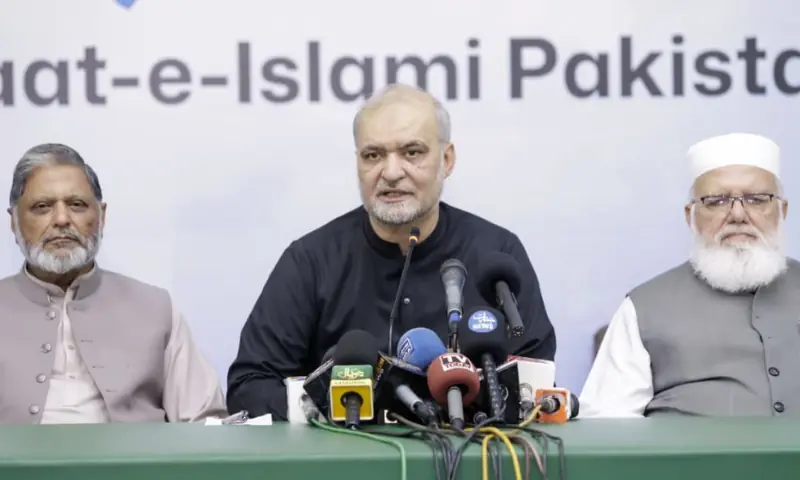 Jamaat-i-Islami chief Hafiz Naeemur Rehman (C) addresses a press conference in Mansoorah, Lahore on Oct 1. &mdash; Photo via author