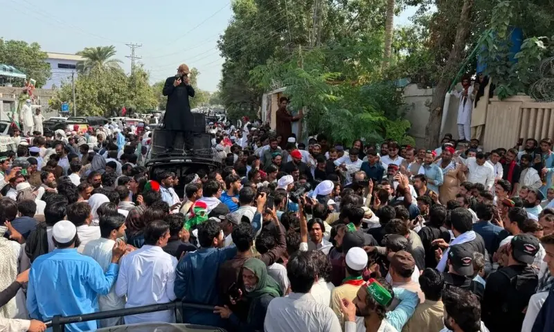 A large convoy of PTI supporters from Dera Ismail Khan has set off for the long march under the leadership of Ali Amin Gandapur Sahib on Sunday, Oct 4. —@JunaidAkbarMNA/X A large convoy of PTI supporters from Dera Ismail Khan has set off for the long march under the leadership of Ali Amin Gandapur Sahib on Sunday, Oct 4. —@JunaidAkbarMNA/X