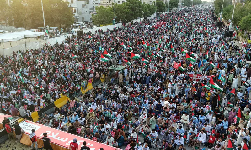 A large number of people participate in the Jamaat-i-Islami’s rally on Shahrah-i-Quaideen. —Shakil Adil / White Star A large number of people participate in the Jamaat-i-Islami’s rally on Shahrah-i-Quaideen. —Shakil Adil / White Star