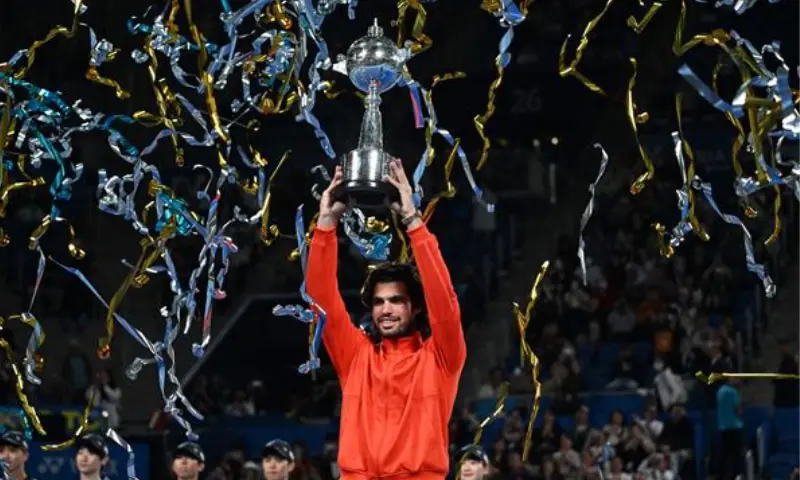 Spain's Carlos Alcaraz holds the trophy as he celebrates beating Czech Republic's Jiri Lehecka in the men's singles final during the Japan Open tennis tournament at the Ariake Tennis Forest Park in Tokyo on October 6, 2026.--AFP Spain's Carlos Alcaraz holds the trophy as he celebrates beating Czech Republic's Jiri Lehecka in the men's singles final during the Japan Open tennis tournament at the Ariake Tennis Forest Park in Tokyo on October 6, 2026.--AFP
