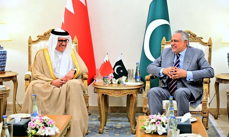BAHRAIN&rsquo;S Foreign Minister Abdullatif bin Rashid Al Zay&shy;ani meets Deputy Prime Minister Ishaq Dar.&mdash;APP
