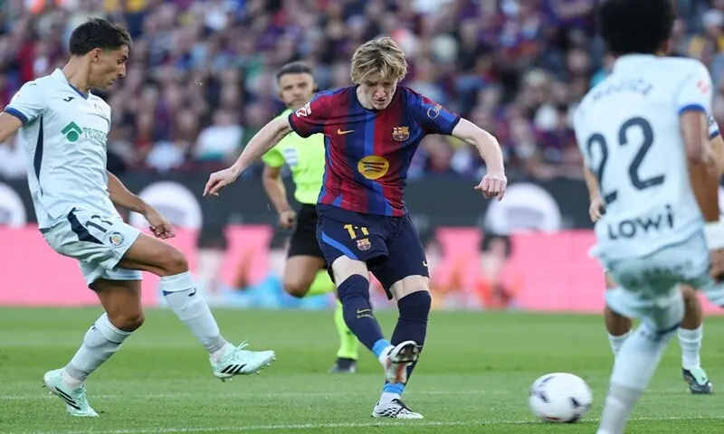 Barcelona's Anthony Gordon scores against Getafe during their La Liga match at Camp Nou in Barcelona on October 10, 2026. &mdash;AFP