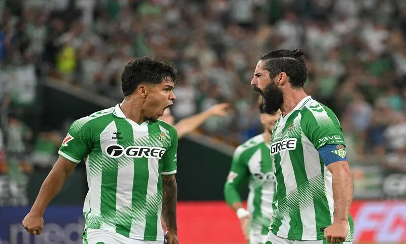 Real Betis' Isco (R) celebrates with team-mate Juan Hernandez after scoring against Osasuna during their La Liga match at the La Cartuja Stadium in Seville on October 11, 2026. &mdash;AFP