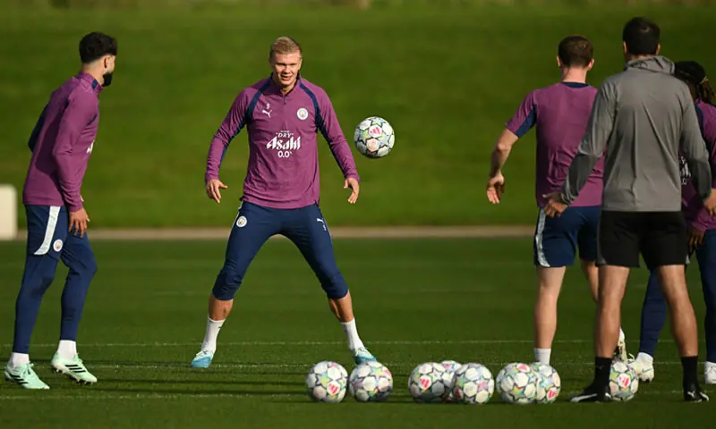 MANCHESTER: Erling Haaland (second L) of Manchester City takes part in a training session at the Etihad Campus training ground on Tuesday.—AFP MANCHESTER: Erling Haaland (second L) of Manchester City takes part in a training session at the Etihad Campus training ground on Tuesday.—AFP
