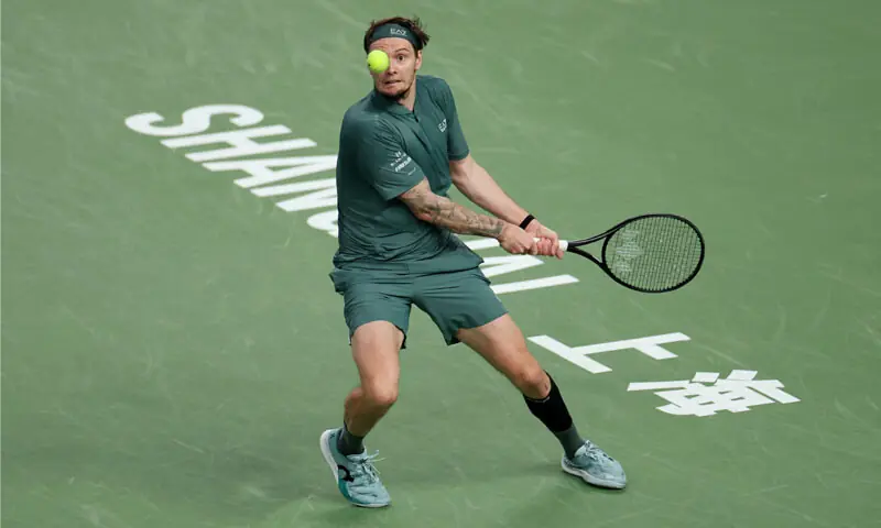 KAZAKHSTAN’S Alexander Bublik eyes a return against Alexander Zverev of Germany during their Shanghai Masters round-of-16 match at the Qizhong Forest Sports City Arena on Tuesday.—Reuters KAZAKHSTAN’S Alexander Bublik eyes a return against Alexander Zverev of Germany during their Shanghai Masters round-of-16 match at the Qizhong Forest Sports City Arena on Tuesday.—Reuters