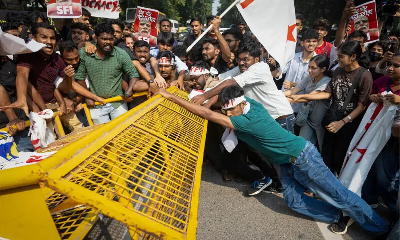 PROTESTERS push police barricades during a demonstration by the Students’ Federation of India demanding the resignation of Chief Election Commissioner Gyanesh Kumar.—Reuters PROTESTERS push police barricades during a demonstration by the Students’ Federation of India demanding the resignation of Chief Election Commissioner Gyanesh Kumar.—Reuters