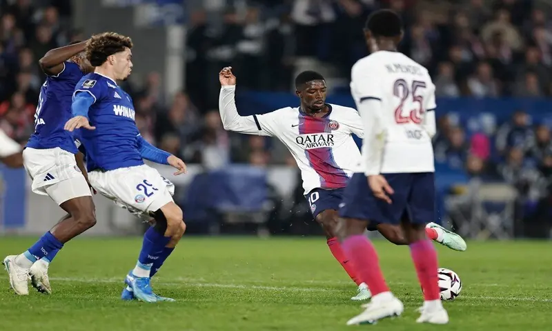 Paris Saint-Germain's Ousmane Dembele (second R) shoots to score against Strasbourg during their Ligue 1 match at Stade de la Meinau in Strasbourg on October 17, 2026. &mdash;Reuters