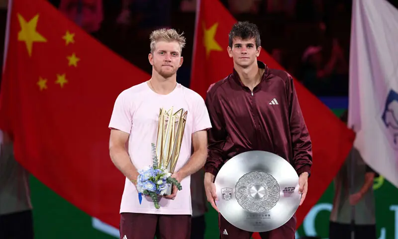 SPAIN’S Alejandro Davidovich Fokina (L) and compatriot Rafael Jodar hold their respective winner and runner-up trophies after the Shanghai Masters final at the Qizhong Forest Sports City Arena on Sunday.—Reuters SPAIN’S Alejandro Davidovich Fokina (L) and compatriot Rafael Jodar hold their respective winner and runner-up trophies after the Shanghai Masters final at the Qizhong Forest Sports City Arena on Sunday.—Reuters