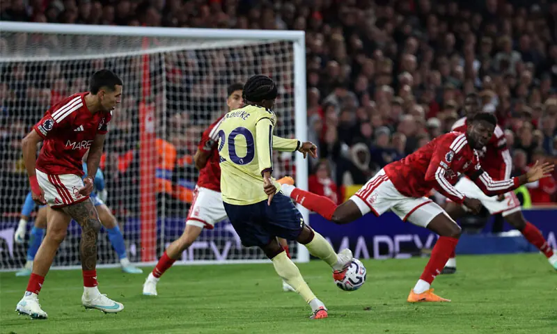 NOTTINGHAM: Arsenal’s Noni Madueke shoots to score during the Premier League match against Nottingham Forest at The City Ground on Sunday.—AFP NOTTINGHAM: Arsenal’s Noni Madueke shoots to score during the Premier League match against Nottingham Forest at The City Ground on Sunday.—AFP