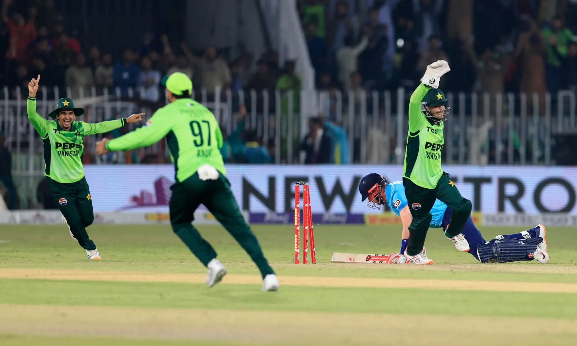 Pakistan players celebrate the run-out of England&rsquo;s Sonny Baker that sealed their win in the tri-series clash at the Rawalpindi Cricket Stadium on Tuesday, October 21, 2026.&mdash;AFP