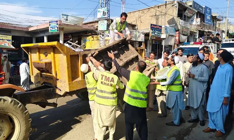 TMA workers load seized items onto a vehicle in Khar Bazaar, Bajaur, on Tuesday. — Dawn TMA workers load seized items onto a vehicle in Khar Bazaar, Bajaur, on Tuesday. — Dawn