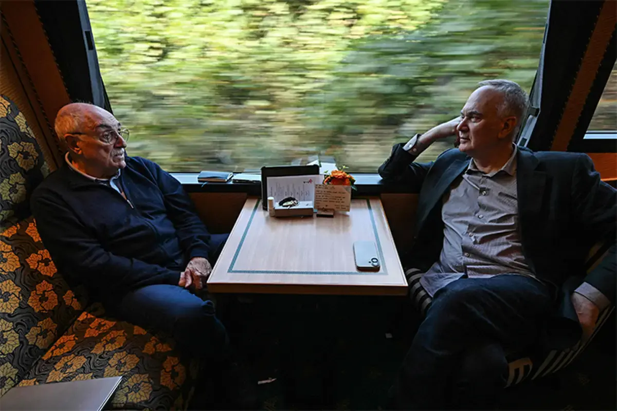 French, Japanese authors try to write novel on one-day train ride