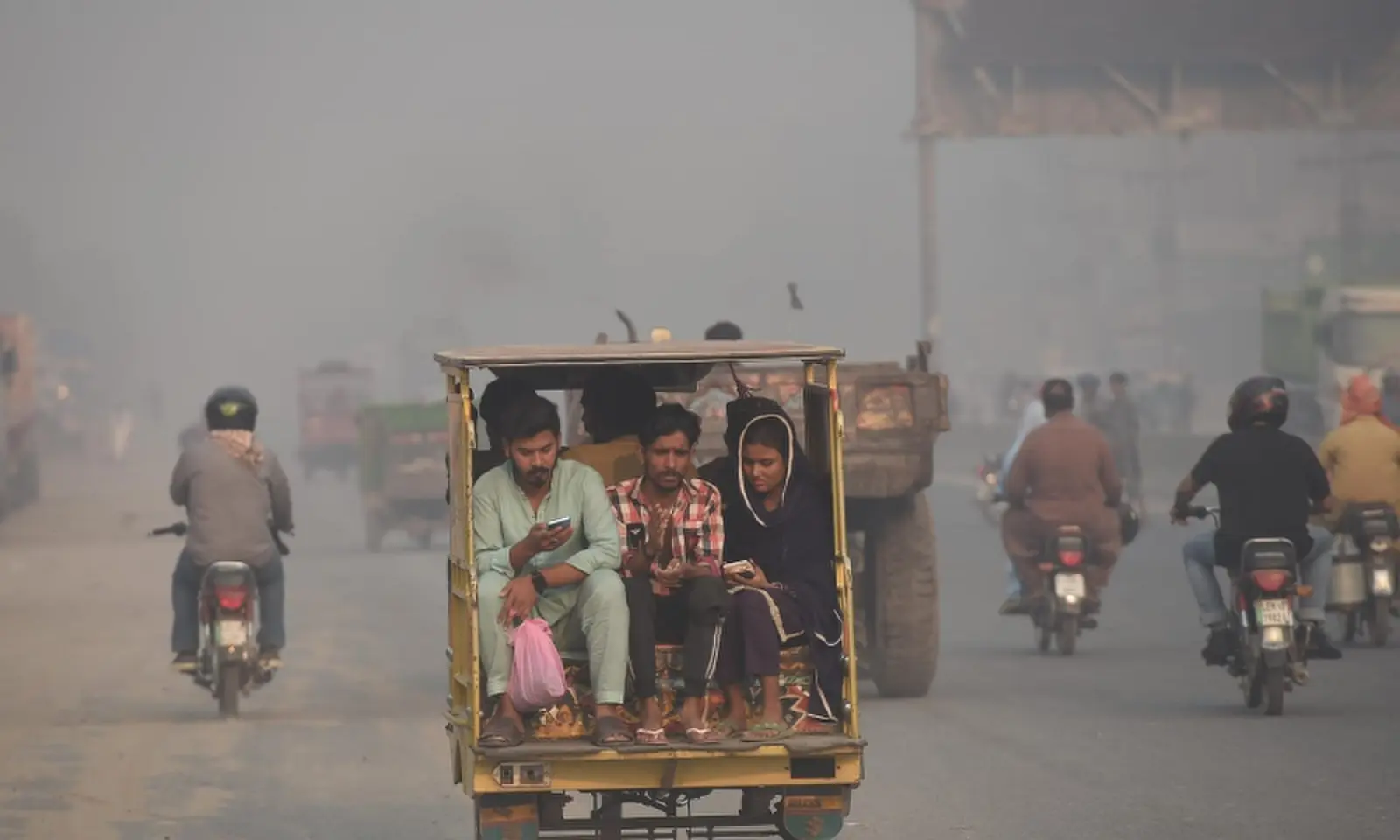 A view of the early morning in Lahore on Friday. Photo by Murtaza Ali