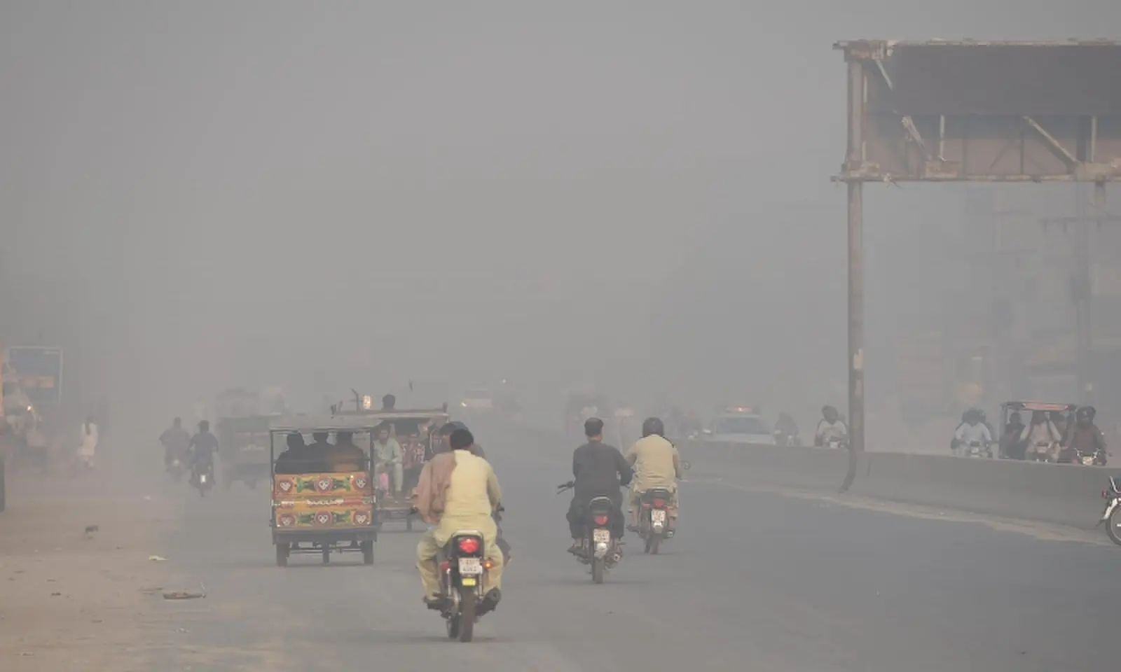 A view of the early morning in Lahore on Friday. Photo by Murtaza Ali