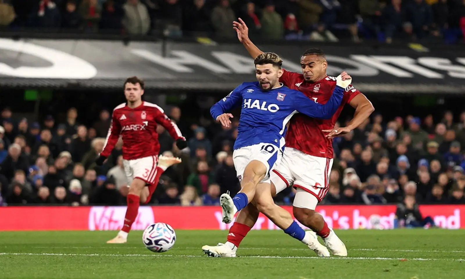 Ipswich Town's Julio Enciso (second R) shoots to score against Nottingham Forest during their Premier League match at the Portman Road Stadium in Ipswich on October 23, 2026. &mdash;Reuters