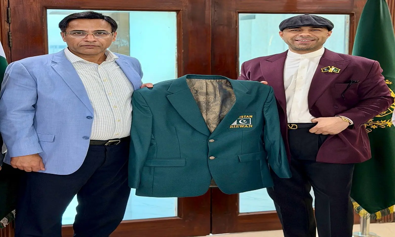 Pakistan Sports Board director general Yawar Hussain (L) presents the blazer to Rizwan Aftab Ahmed at the PSB headquarters in Islamabad on October 21, 2026. —Courtesy PSB Pakistan Sports Board director general Yawar Hussain (L) presents the blazer to Rizwan Aftab Ahmed at the PSB headquarters in Islamabad on October 21, 2026. —Courtesy PSB