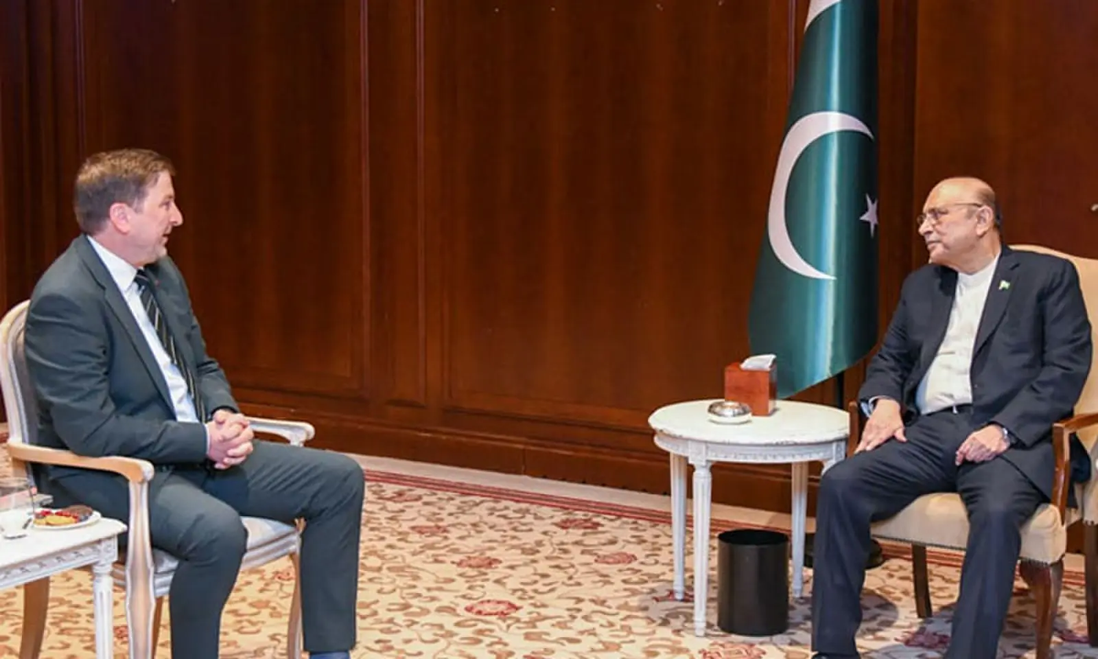 PRESIDENT Asif Ali Zardari meets Siemens Executive Vice President Daniel Frisch in Berlin.—APP PRESIDENT Asif Ali Zardari meets Siemens Executive Vice President Daniel Frisch in Berlin.—APP