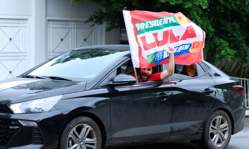 Supporters of Brazilian President Luiz Inacio Lula da Silva, the Workers' Party (PT) candidate for presidential re-election, drive by his residence, in Sao Paulo, Brazil on October 25, 2026. — Reuters Supporters of Brazilian President Luiz Inacio Lula da Silva, the Workers' Party (PT) candidate for presidential re-election, drive by his residence, in Sao Paulo, Brazil on October 25, 2026. — Reuters