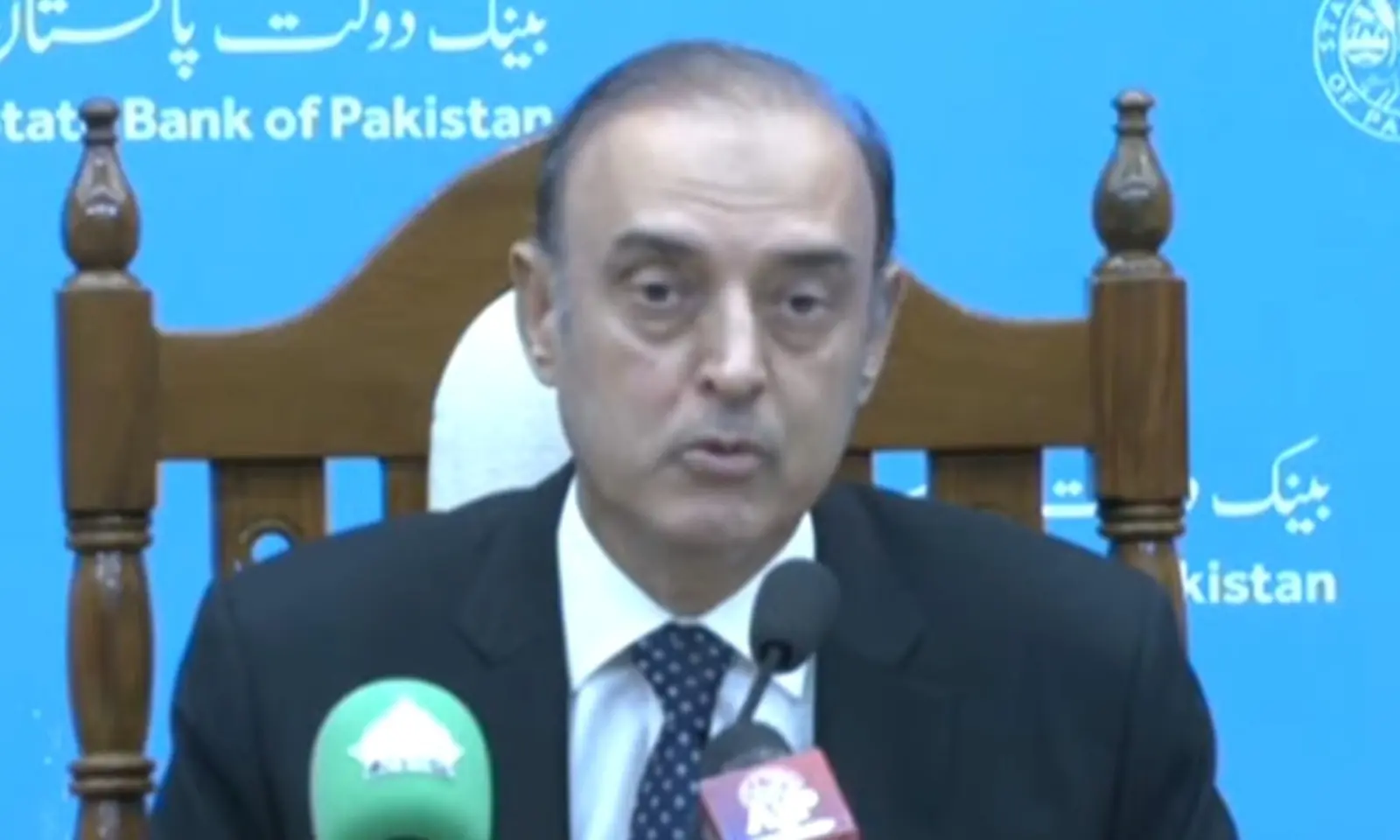 SBP Governor Jameel Ahmed addresses a press conference on October 26. — DawnNewsTV SBP Governor Jameel Ahmed addresses a press conference on October 26. — DawnNewsTV