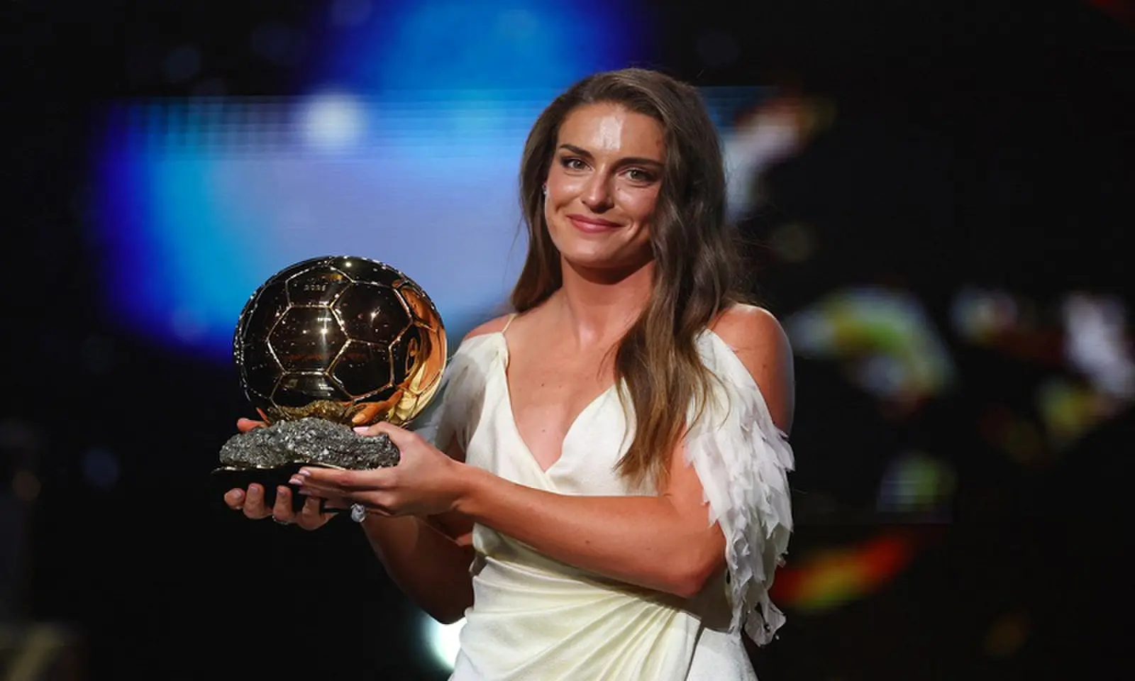 Spain's and London City Lionesses' midfielder Alexia Putellas poses with the women's Ballon d'Or during the France Football award ceremony at the Palladium Theatre in London, Britain, on October 26, 2026. &mdash;Reuters