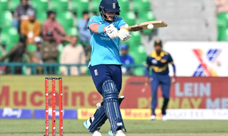 England opener Bun Duckett plays a shot during the One-day International tri-series match against Sri Lanka at the Gaddafi Stadium on October 29, 2026.--AFP