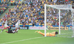 Hummel strikes as Germany overpower France to make semis