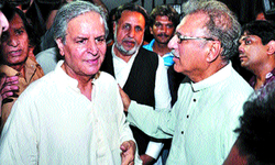 PTI wins back Hashmi
