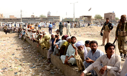 بے گھر افراد میتوں کی تدفین کے لیے پریشان