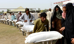 بے گھر افراد کے لیے بین الاقوامی امداد طلب