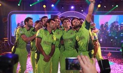 کرکٹ کٹ کی رونمائی اور آفریدی کی سیلفی