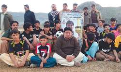 اعتزاز حسن کے لیے ' سلیوٹ'