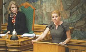 Danish lawmakers debate seizing refugees&rsquo; valuables
