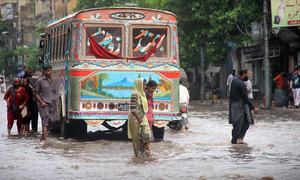 Downpour causes havoc on Karachi roads, streets remain flooded