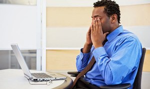 کیا کمپیوٹر اسکرینز سے آنکھوں میں سوزش ہوتی ہے؟