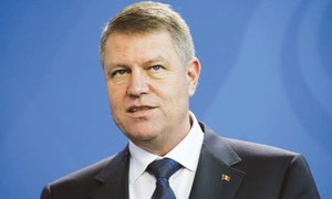 Clash over new cabinet sends Romania spiralling into crisis