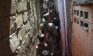 کراچی: رات کی تاریکی میں بے گھر افراد کی مردم شماری