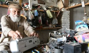 شیراکبر کا 'رائفل' سے 'ریڈیو سیٹ' تک کا سفر