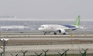 چین کے پہلے مسافر بردار طیارے کی کامیاب پرواز