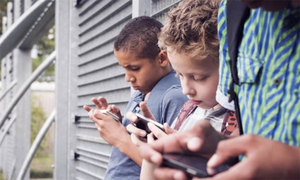 اسمارٹ فونز بچوں کے لیے نقصان دہ