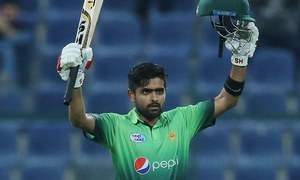بابر اعظم نے ایک ہی اننگز میں آملا اور ڈی ویلیئرز کے ریکارڈ توڑ دیے