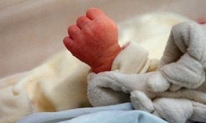 جہلم: باپ نے نومولود کو رقم کے عوض &rsquo;فروخت&lsquo; کردیا